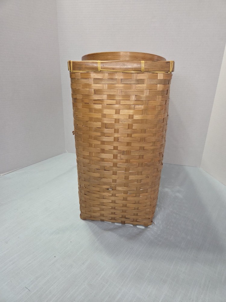 Vintage Wicker Stair Step Basket w/handle