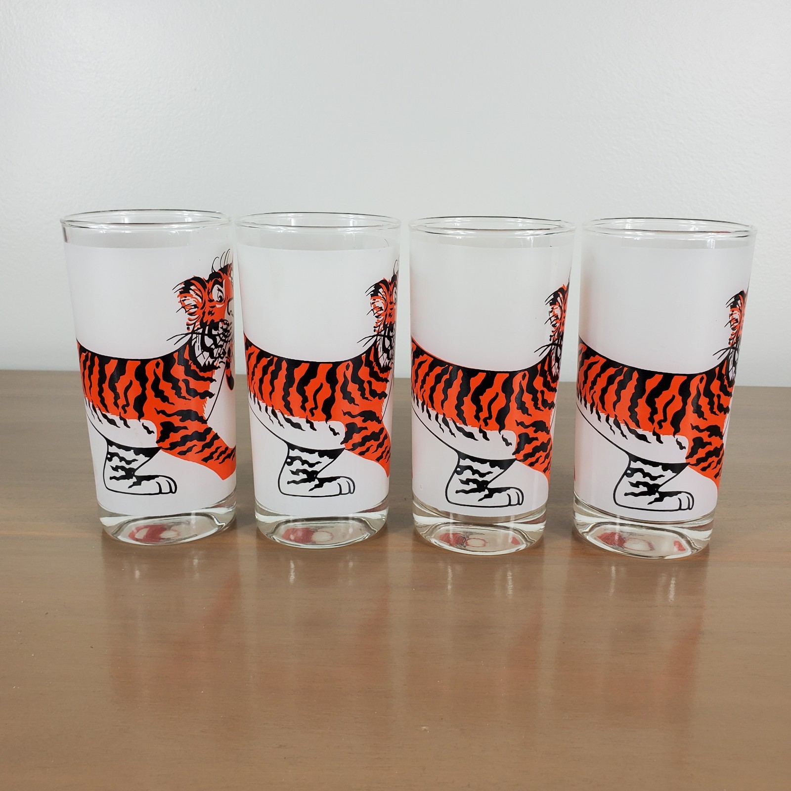 Esso Exxon Gas Tiger in your Tank 4 Glasses Pitcher 2 Cereal Bowls Vintage