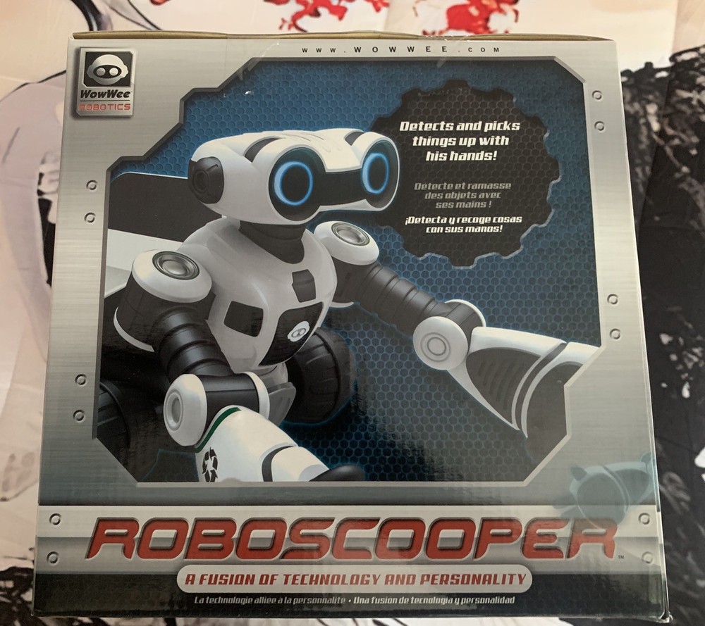 2008 NEW SEALED ROBOSCOOPER Wowwee Robotics w/remote control