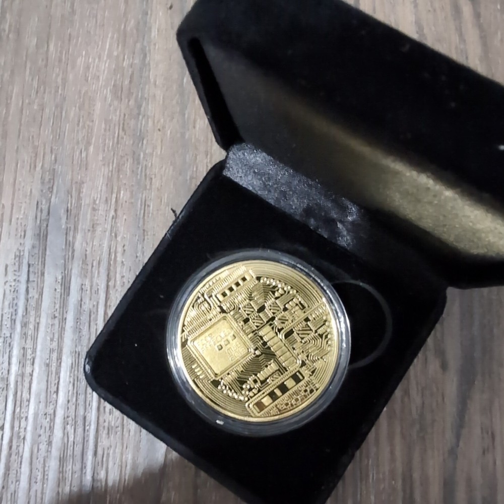Gold Plated Bitcoin Cryptocurrency Novelty Coin Commemorative Display Box