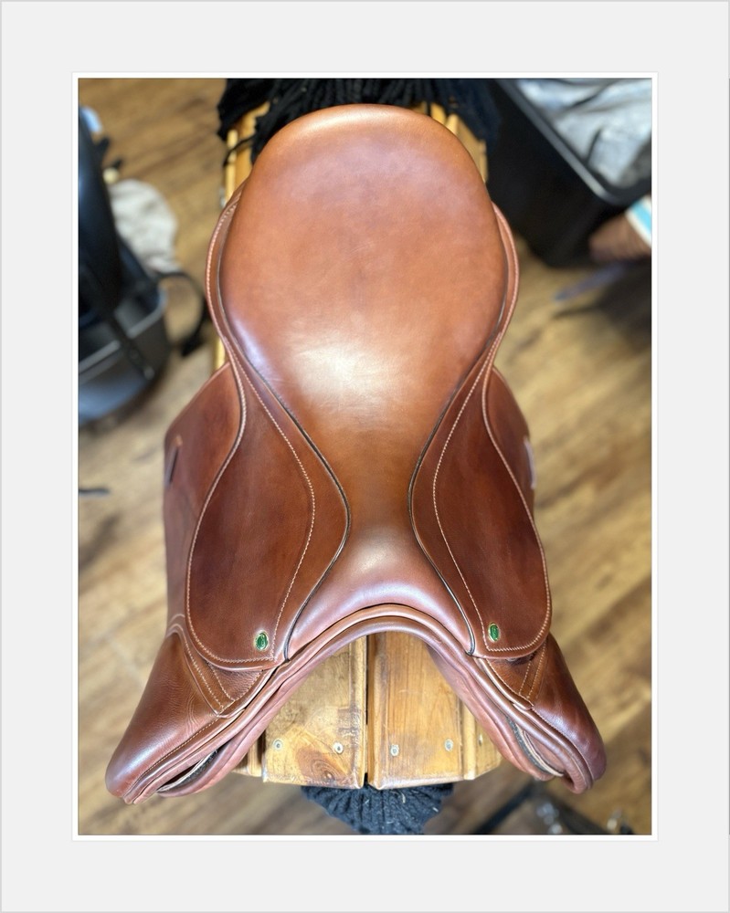 County Solution Jump Saddle. 17” M.