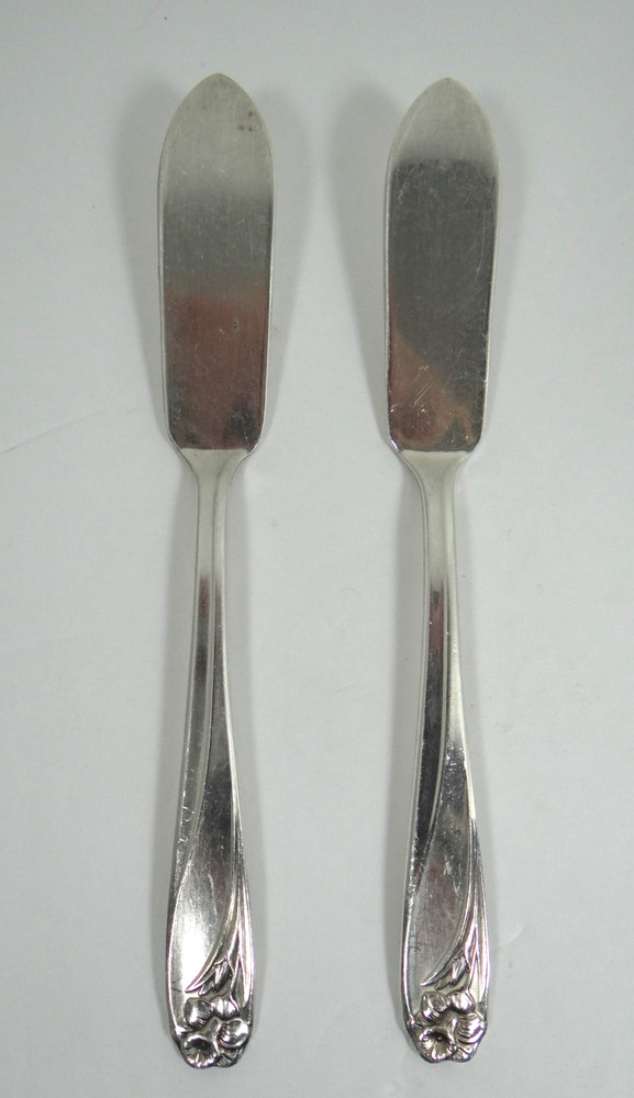 1847 Rogers IS Daffodil Silverplate Flat Handle Butter Knives Set of 2