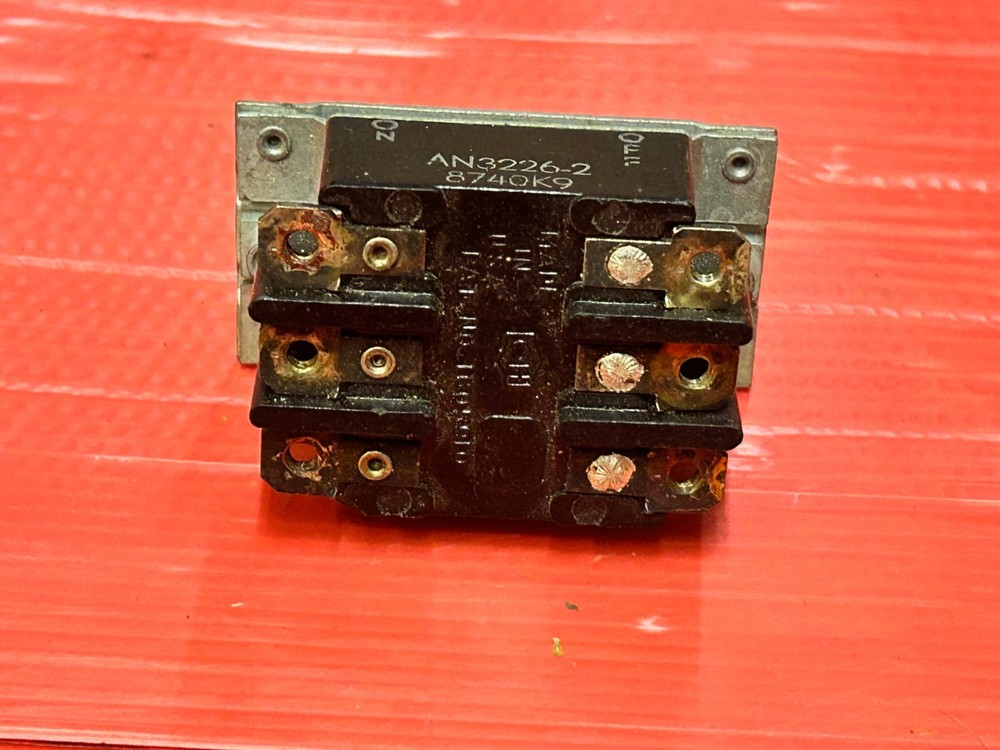 Toggle Switch AN3226-2 8740K9