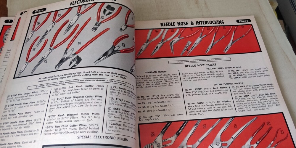 Snap On Tools -1977 Catalog - Manual Guide Books - Missing back cover page.