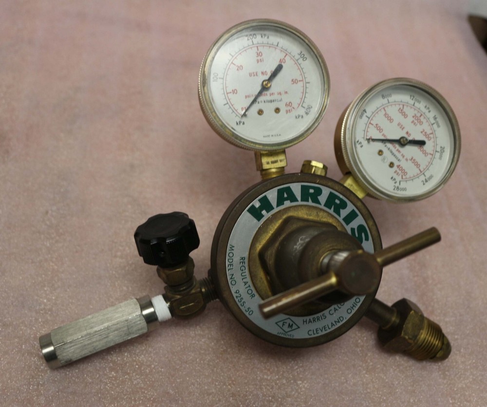 Harris 92SS-50 Compressed Gas Regulator with Two Gauges