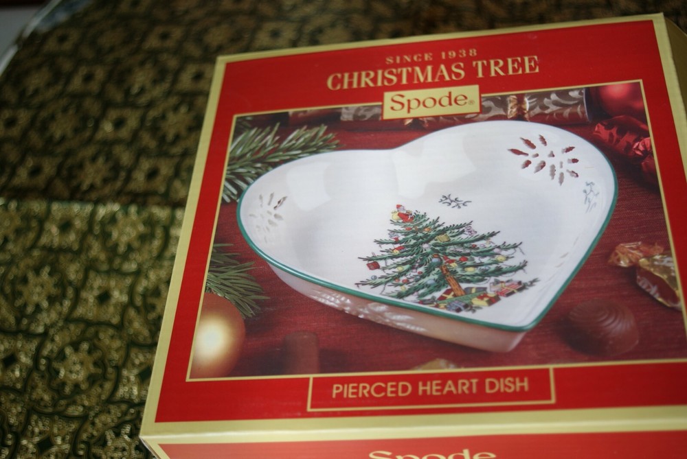 Spode Christmas Tree Pierced Heart Tray, 7-Inch