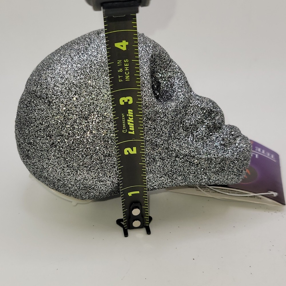 Light-up LED Skull Styrofoam ~ clip on black bat ~ untested