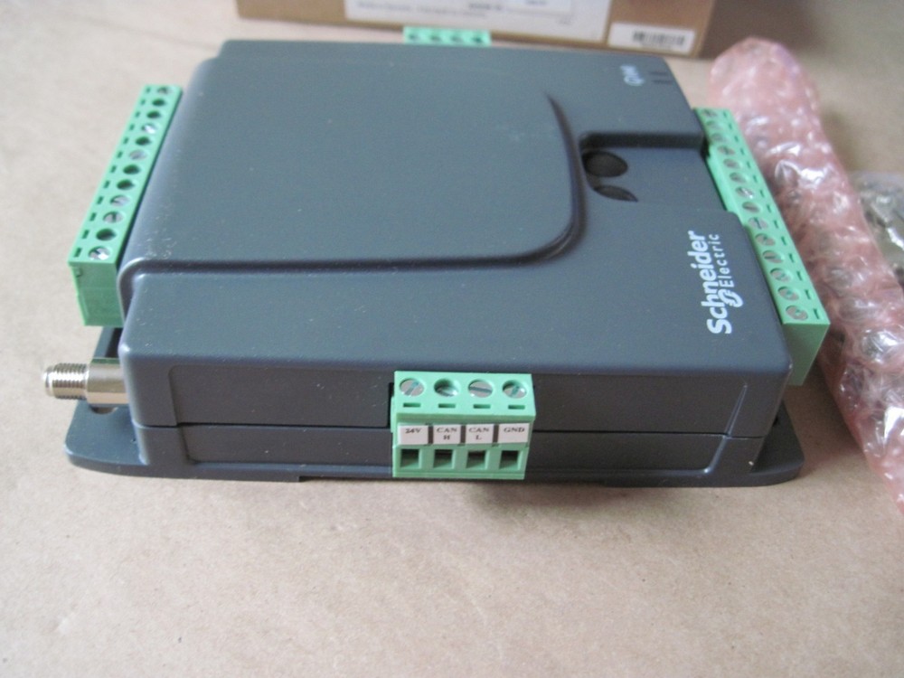 Schneider UN2-0I4-00-51 Universal Network Controller ZigBee & Modbus 6UI 4AO 2DO