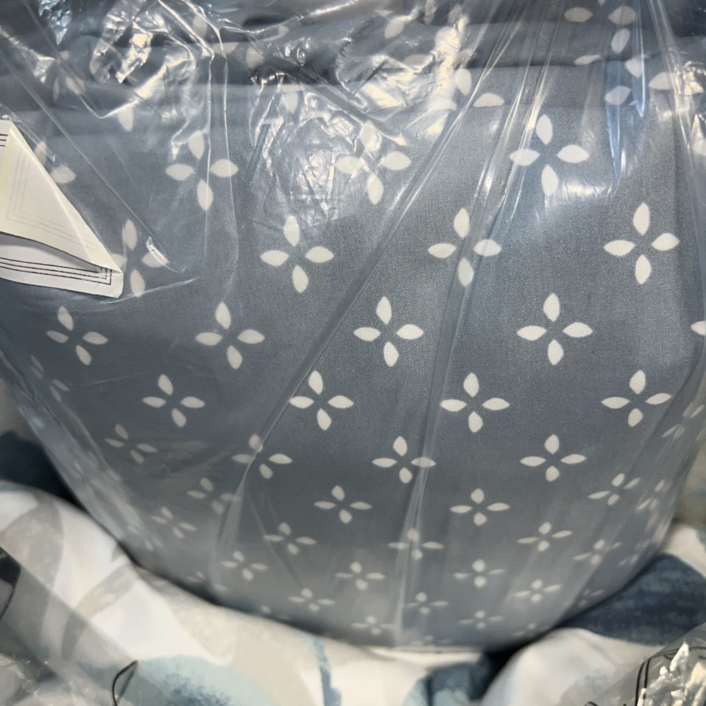 Madison Park Essentials Sofia Reversible 8-Pc. Comforter Set, Queen, NWT