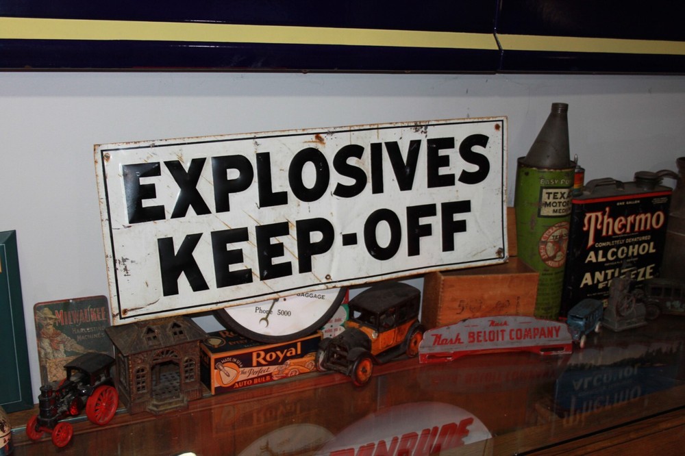 SCARCE 1930s EXPLOSIVES KEEP OFF  EMBOSSED PAINTED TIN TACKER SIGN MINE DYNOMITE