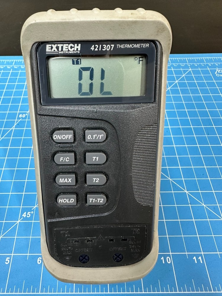 421307 Extech Thermometer w/ Protective Case - Tested Good