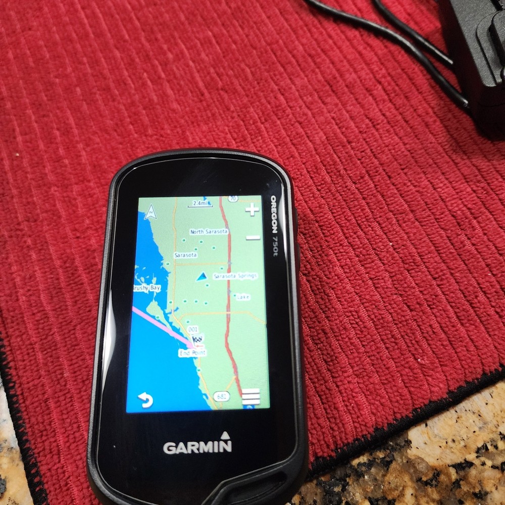 Garmin GPS 750t (immaculate condition) **see pics**.