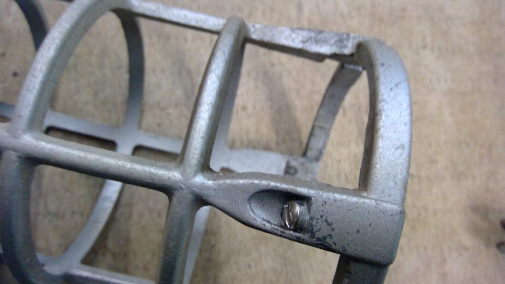 Redodot Explosion Proof Industrial Light Working **Cage has broken piece **