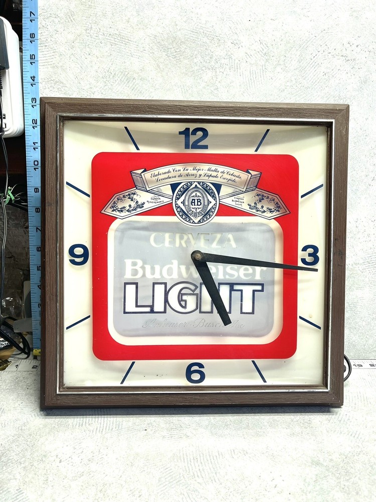 VINTAGE BUDWEISER LIGHT BAR CLOCK PULL SPRING CERVEZA SUPER RARE VERSION TESTED