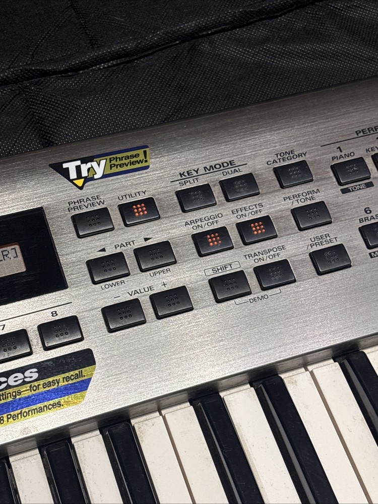 Roland RS-5 64 Voice Synthesizer Keyboard w/ Case - READ