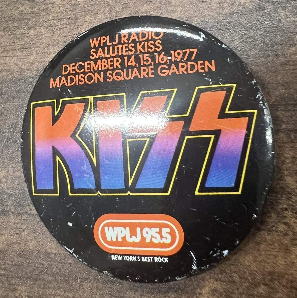 KISS - PINBACK BUTTON - WPLJ RADIO PROMO - MADISON SQUARE GARDEN - 1977 - AUCOIN