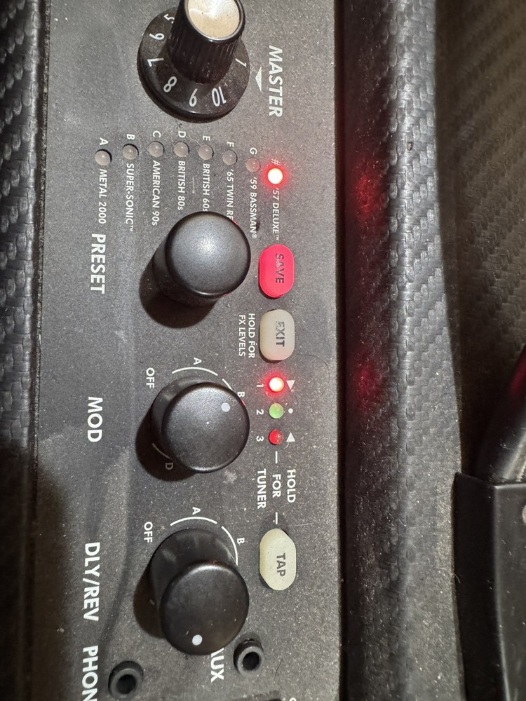 FENDER MUSTANG 1 AMPLIFIER