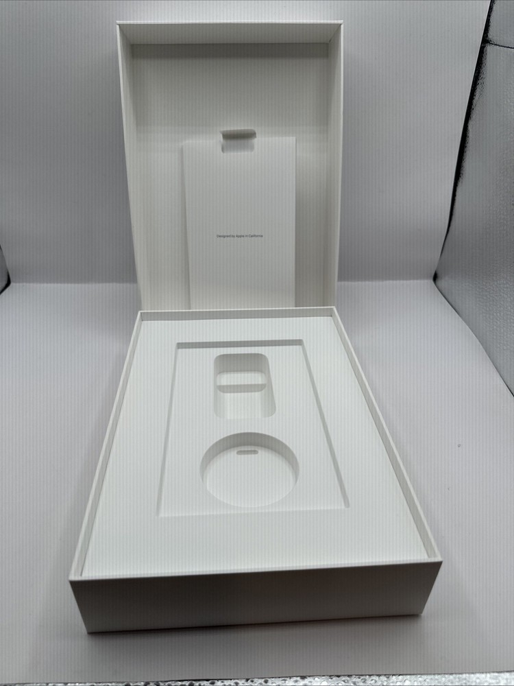 iPad 9th Generation Wi-Fi 256 GB Silver A2602 (EMPTY BOX ONLY)