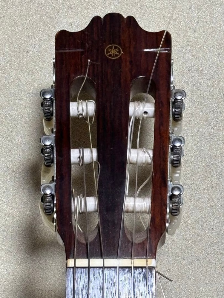 Yamaha Classical Guitar With Hard Case C- Nylon Strings Frets