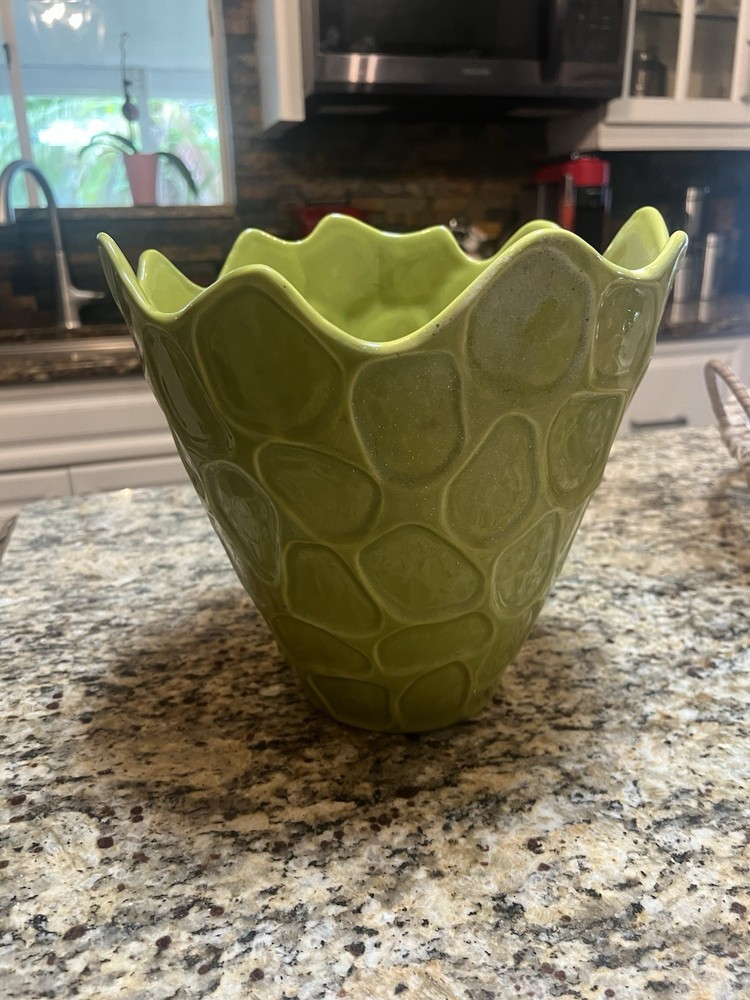 Floral Vase With Etching Around