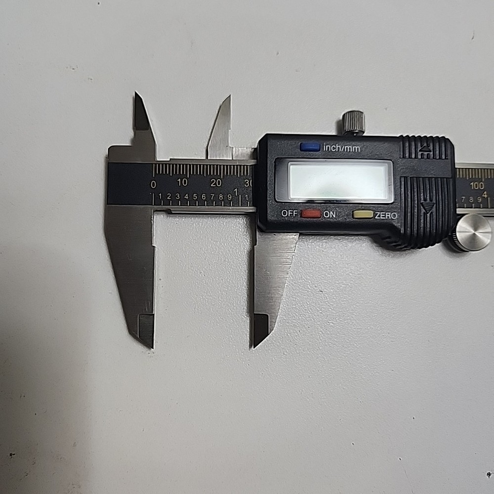 0-150mm Electronic Digital Caliper w/ Plastic Case Needs Battery