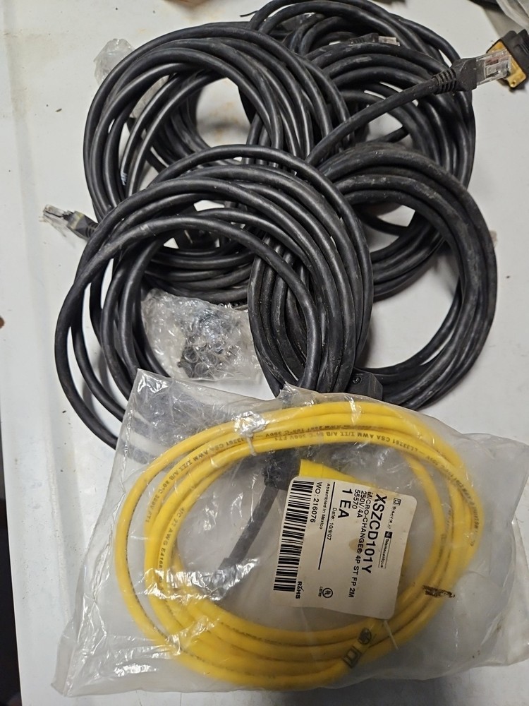 Schneider Electric CABLE LOT