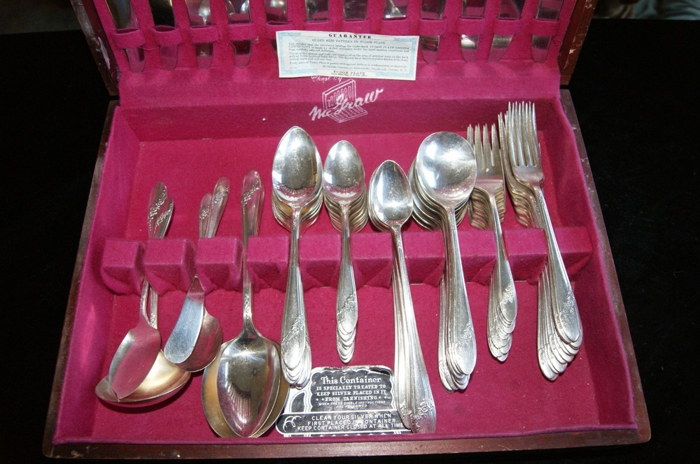 Queen Bess pattern tudor silverplate set for 12. Oneida community post 1940