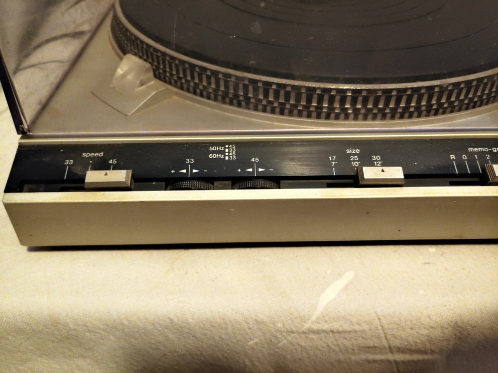 Technics SL-3350 Turntable