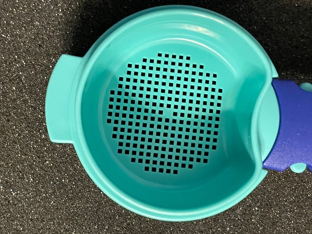 NEW Tupperware MINI STRAINER / SIFTER / COLANDER - BLUE - RARE GADGET