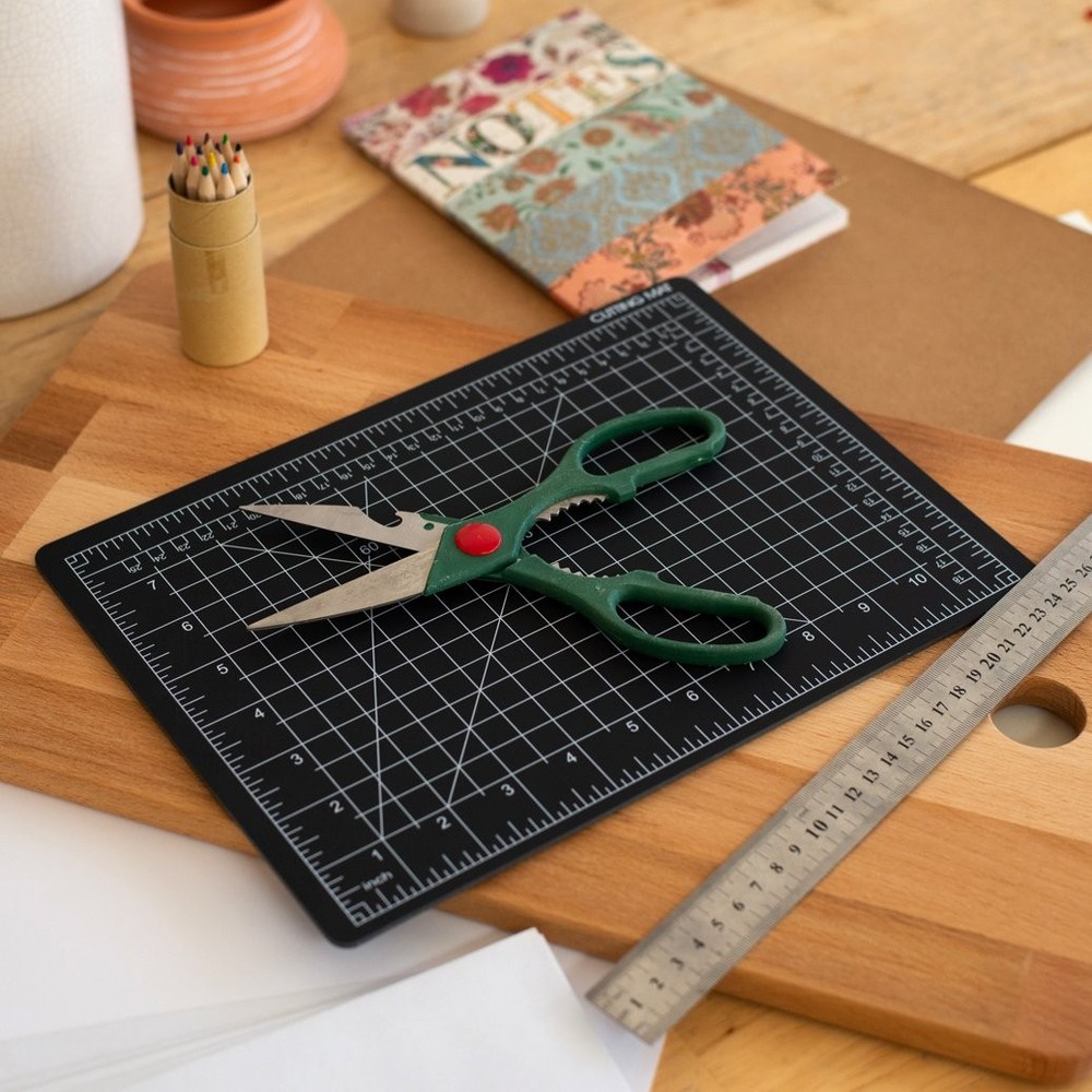 Universal Tool Multipurpose Kitchen Scissors - Black or Green