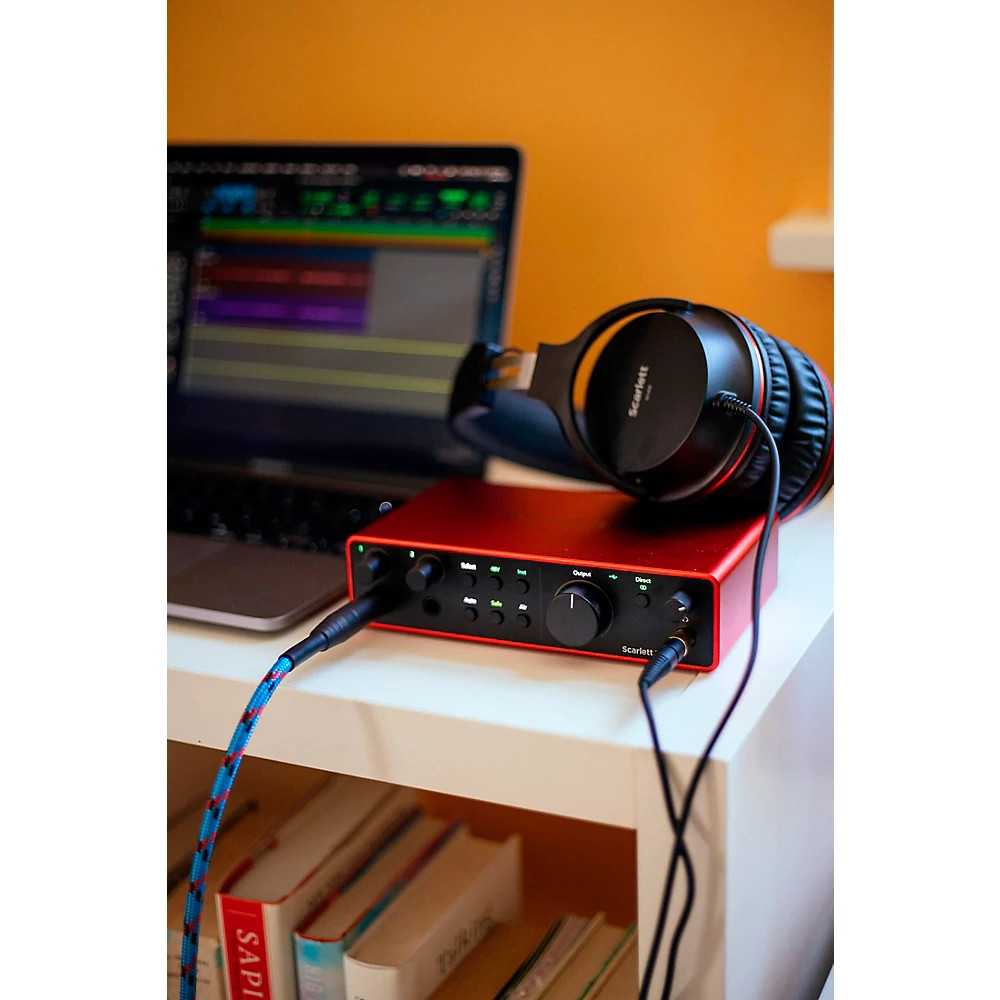 Focusrite Scarlett 2i2 Studio Pack (Gen 4)