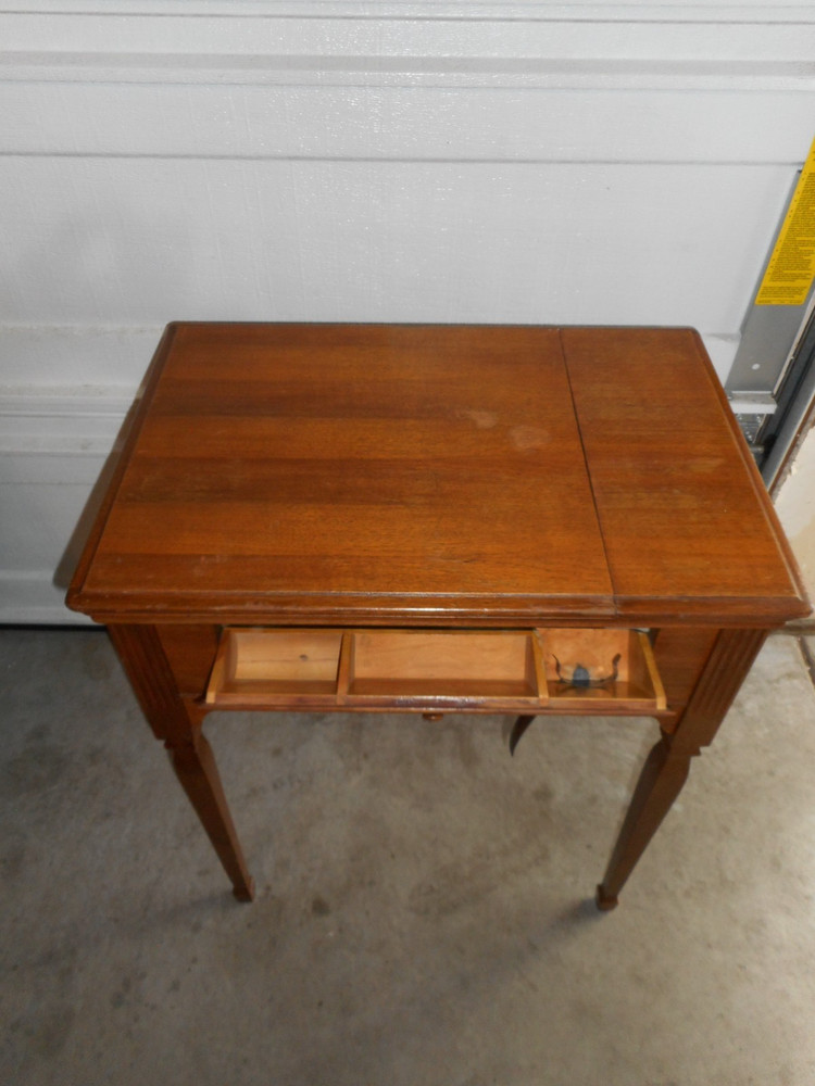 Vintage Singer Sewing Machine Cabinet No. 40
