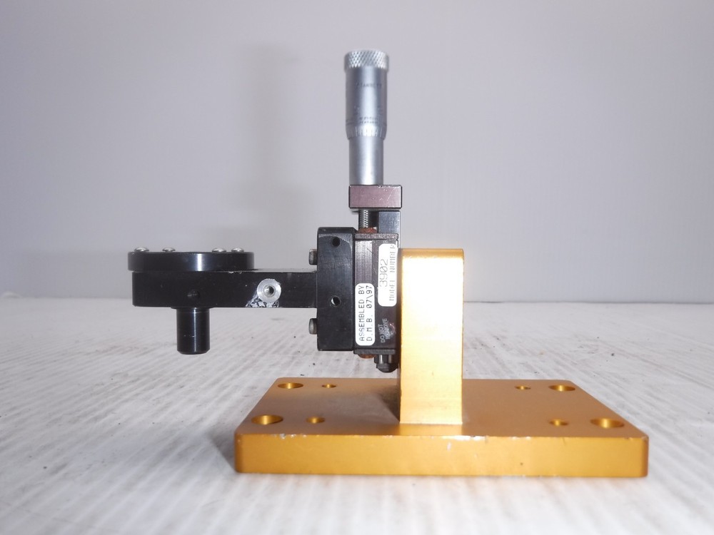 Parker Model 3902 Ball Bearing Micro Positioner w/ Starrett Micrometer