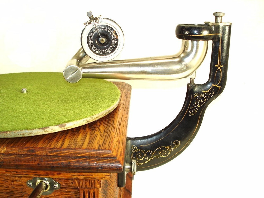 Victor II Humpback Phonograph