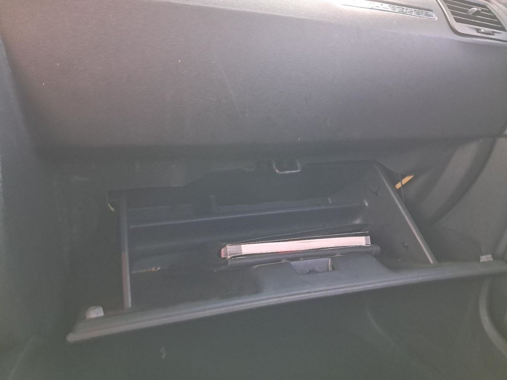 CHALLENGE 2013 Glove Box 4781013