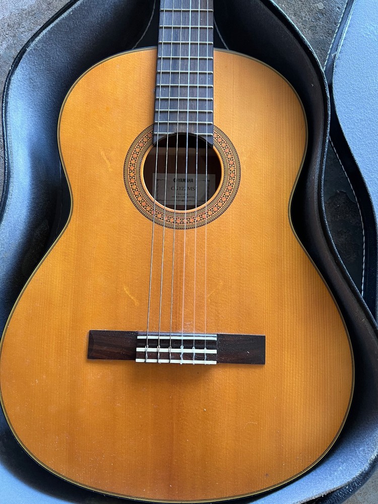 Yamaha CG122MS Classical Guitar with Hard Case – Solid Top