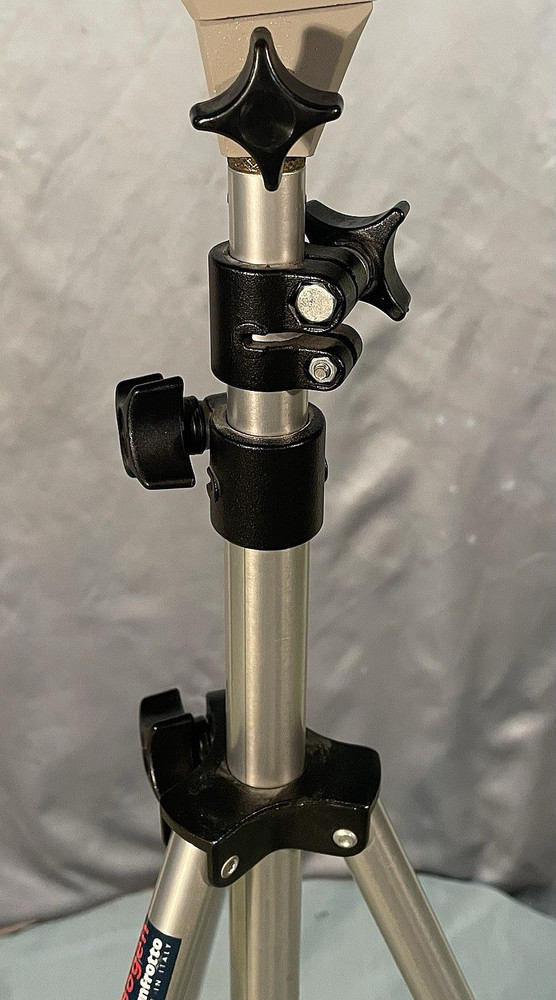 Elinchrom Multi Voltage Flash Unit Style 250 Flashlight on Expandable Stand