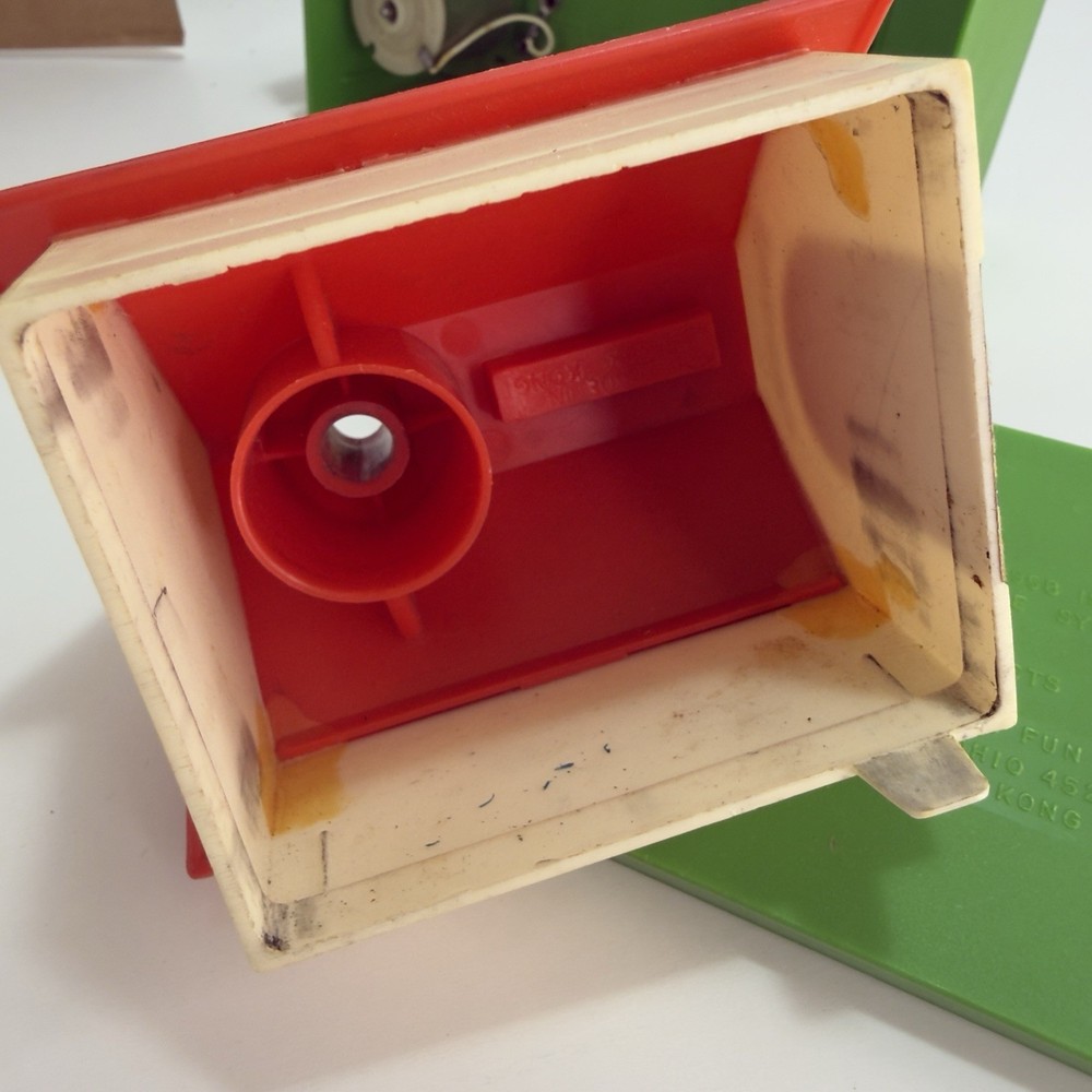 Kenner Snoopy Battery Powered Pencil Sharpener Peanuts 1973 Plastic with Box