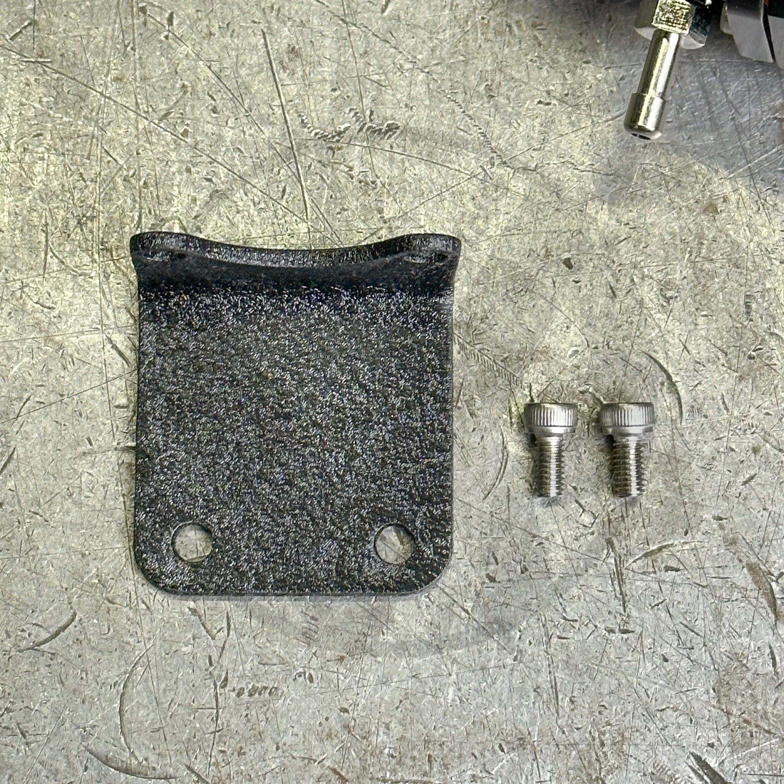 Aeromotive 13196 Style Fuel Pressure Regulator Bracket w Bolts (Wrinkle Black)