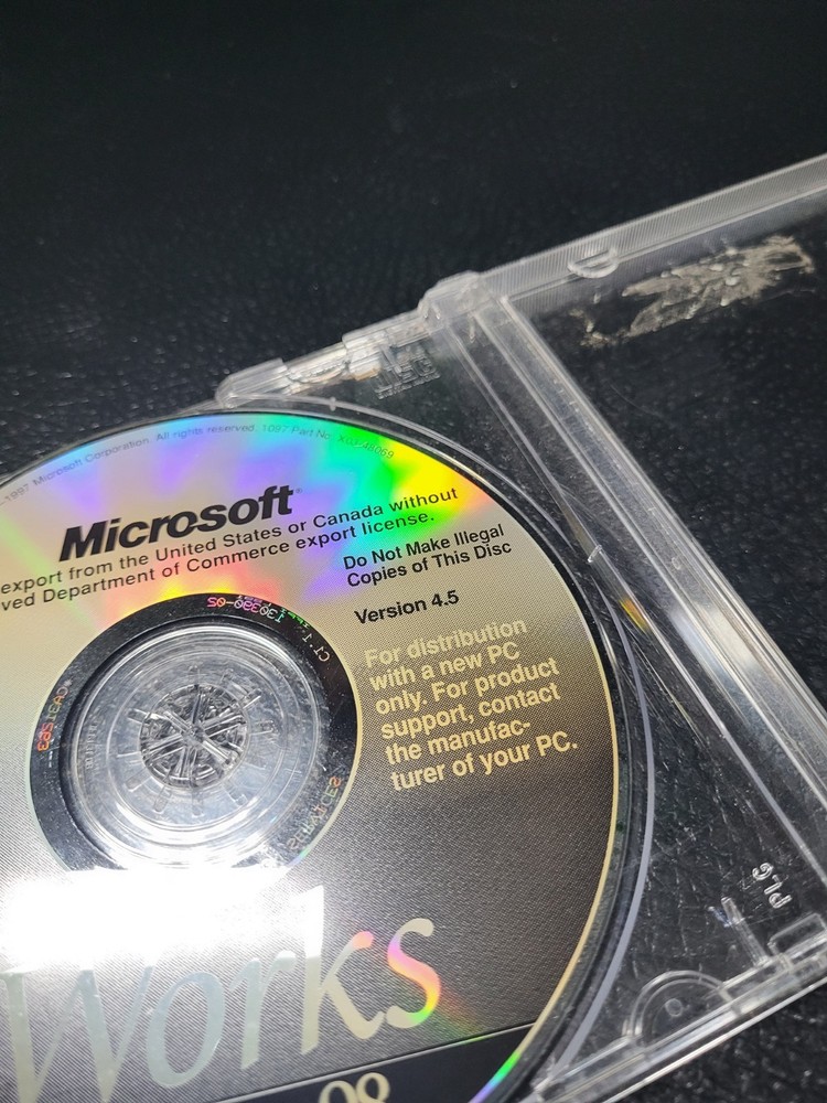 Microsoft Works Version 4.5 CD-Rom PC Software 1997 Windows Office Disc Only