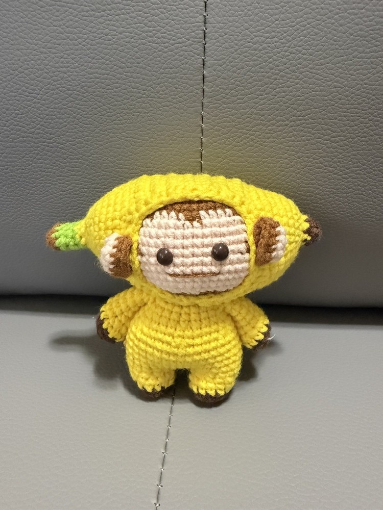 Crochet banana monkey dolls with yarn