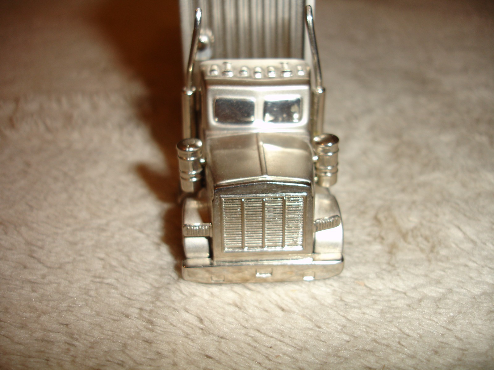 Adesa Little Rock Diecast Semi Truck 18 Wheeler Desk Clock 5.75" Silvertone