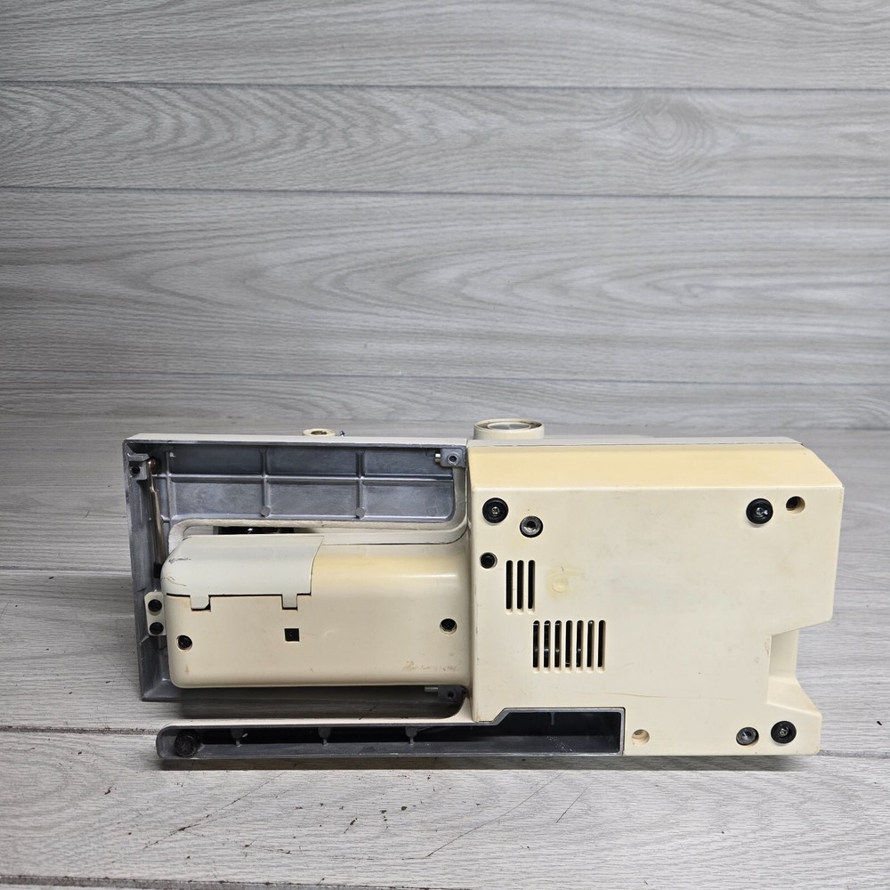 VINTAGE DOMESTIC 3900F STITCHER SEWING MACHINE *UNTESTED*