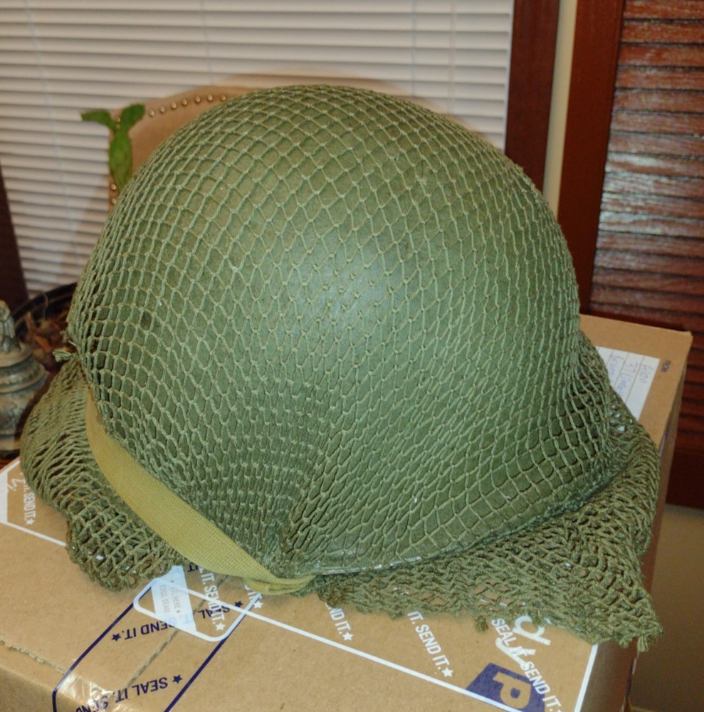 WW2 helmet front seam fixed bale United carr