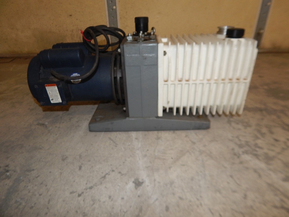 Varian SD-700 Vane Rotary Pump  (#4543)