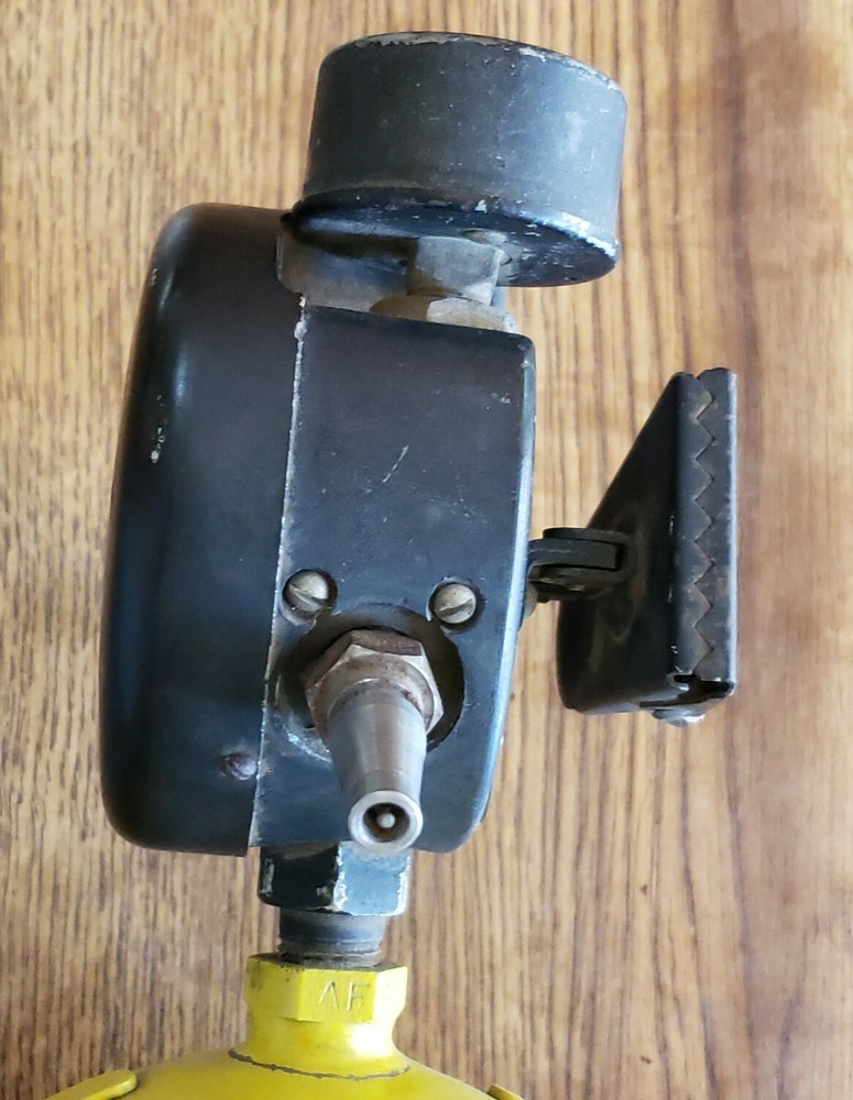 VINTAGE WWII Pilots Cylinder & Regulator with Canvas Case☆ Scott's Avaition Corp