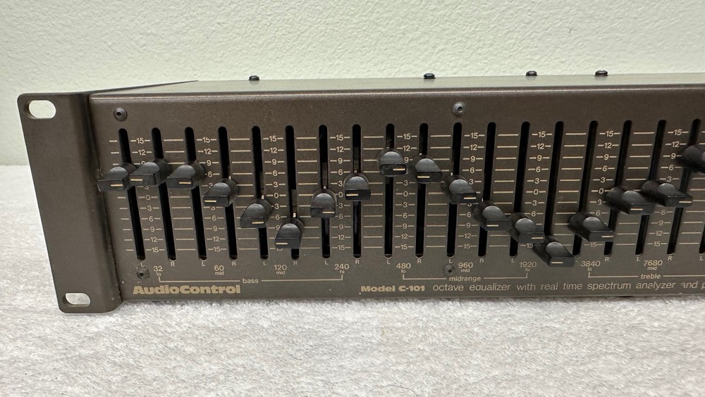 AUDIO CONTROL C-101 EQUALIZER / SPECTRUM ANALYZER