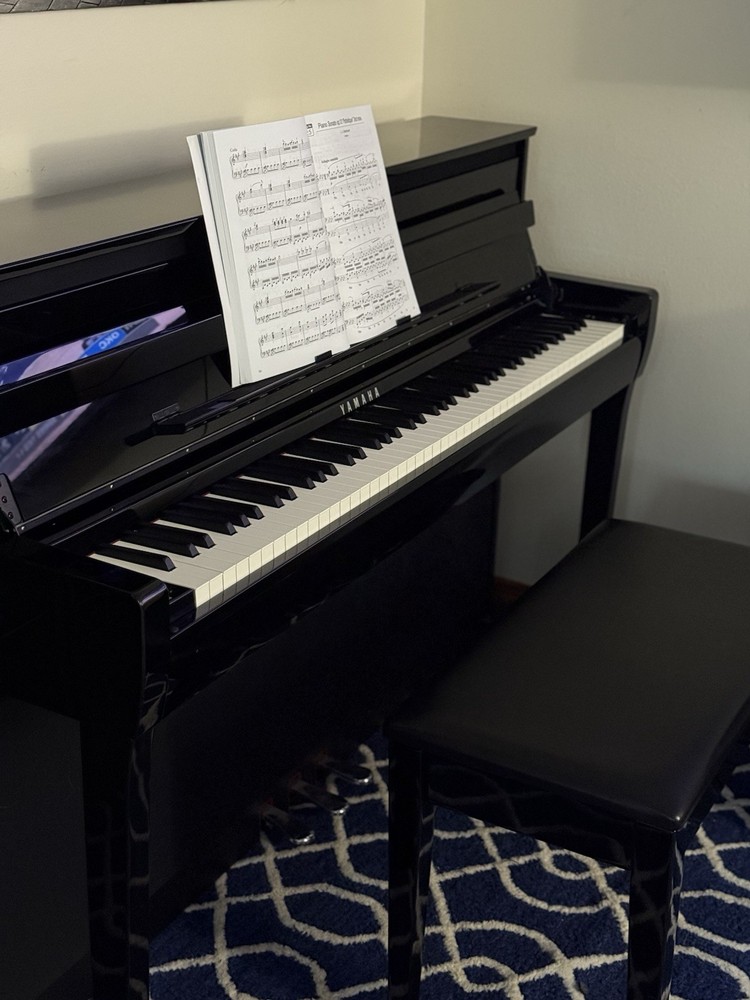 Yamaha CLP-685 Console Digital Piar