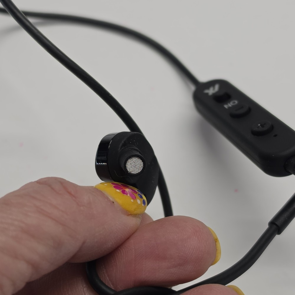 Axil GS Extreme Active Hearing Protection Bluetooth Earbuds - Black EUC W/ Case