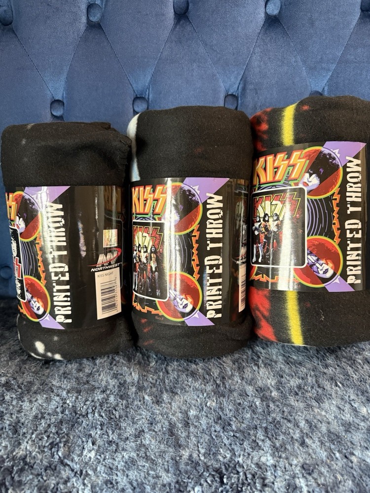 3 Kiss Throw Blankets 50x60 Never Used Still In Original Packaging